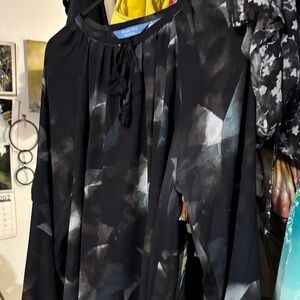 Simply Vera Vera Wang Black and Gray Blouse  _ P2P:21, Length:25